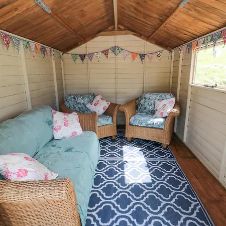 The Log At Irton Manor 스카버러